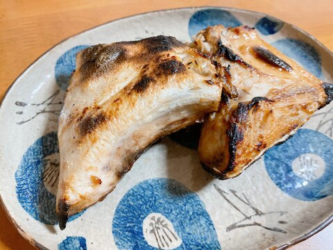 ブリかまの塩焼き！外はカリカリ中はふっくら〜